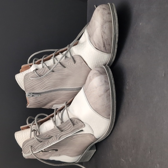 Portofino Women's Gray/White Leather Lace-up Booties With Side Zipper, Size 40. - Picture 3 of 11